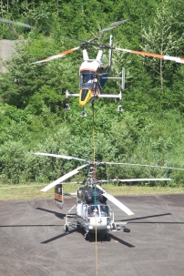 アカギヘリコプターのK-MAXとカモフ